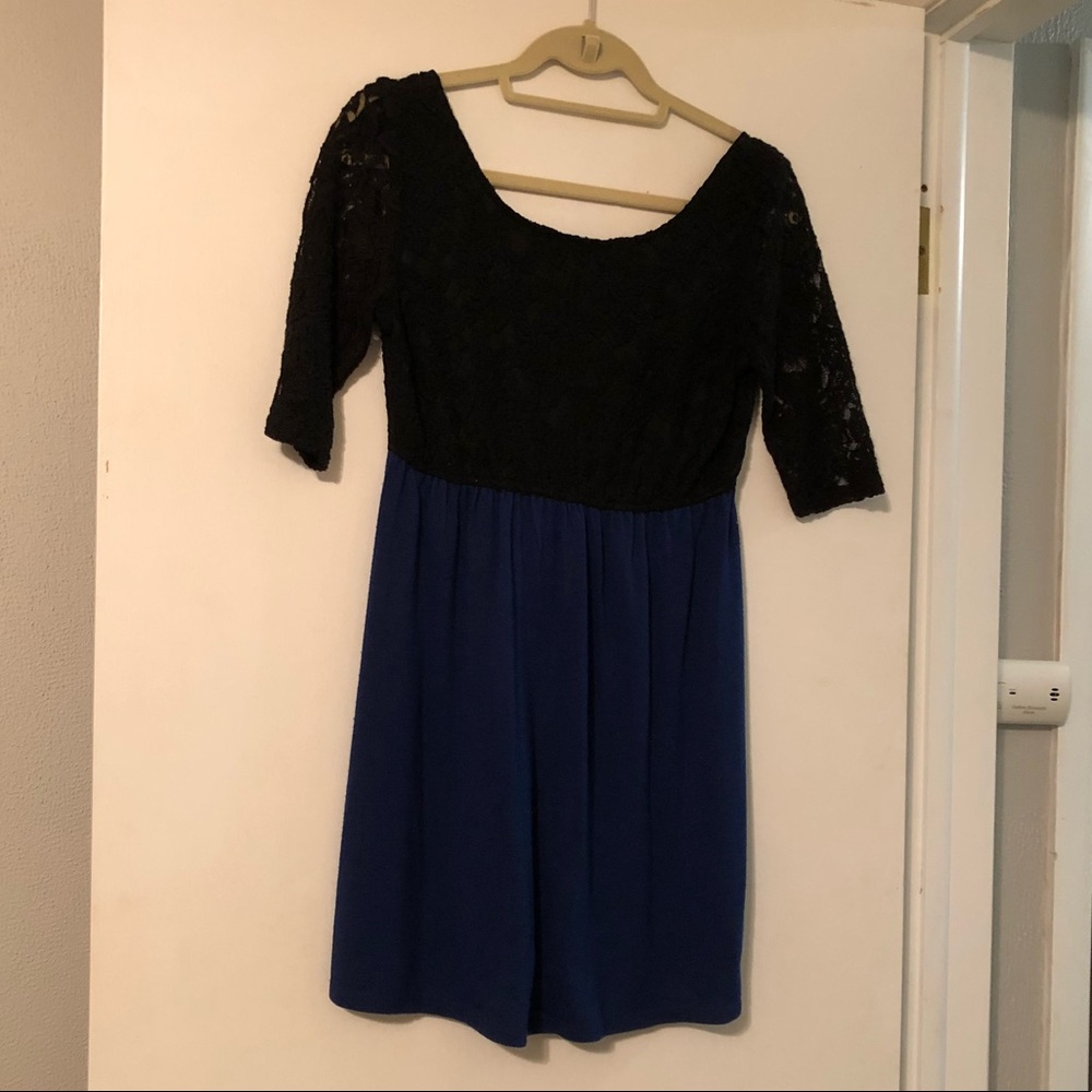Lace sleeved Dress